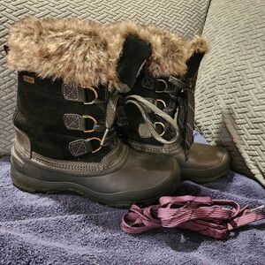 Khombu The Slope Ladies Boots Size 8
